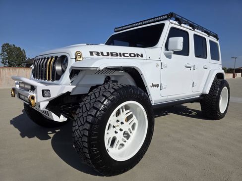 Used 2022 Jeep Wrangler Unlimited Rubicon w/ Trailer Tow Package AWD/4WD image 3