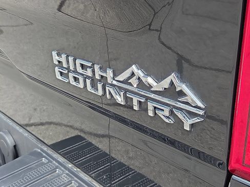 Used 2025 Chevrolet Silverado 1500 High Country w/ Technology Package AWD/4WD image 16