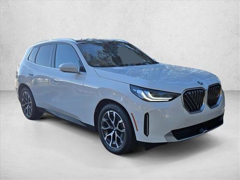 Used 2025 BMW X3 xDrive30i w/ Premium Package image 3