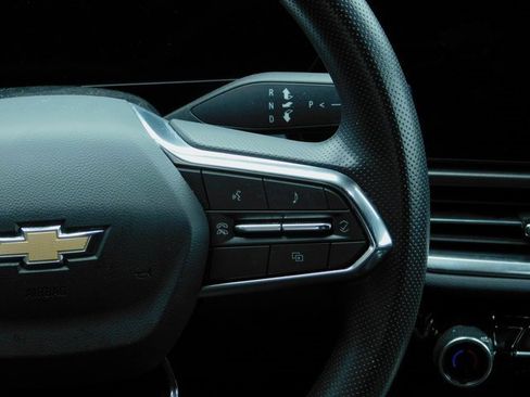 Used 2025 Chevrolet Equinox EV LT image 16