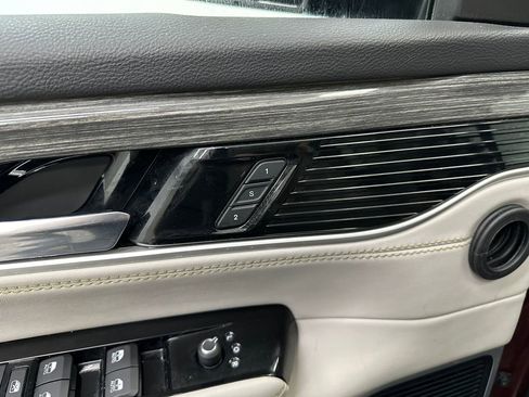 Used 2022 Jeep Wagoneer Series II AWD/4WD image 12