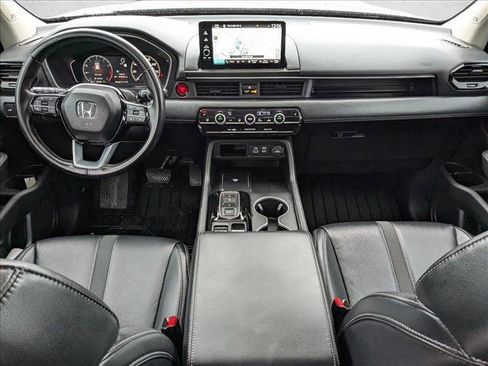 Certified 2025 Honda Pilot Touring image 20