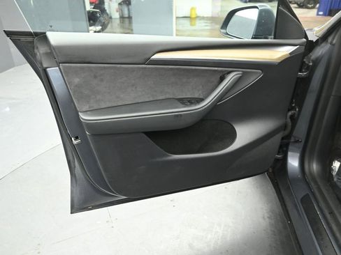 Used 2023 Tesla Model Y Long Range image 18