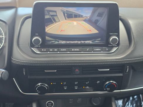 Used 2022 Nissan Rogue S AWD/4WD image 15