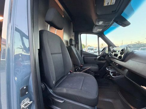 Used 2019 Mercedes-Benz Sprinter 170 image 18