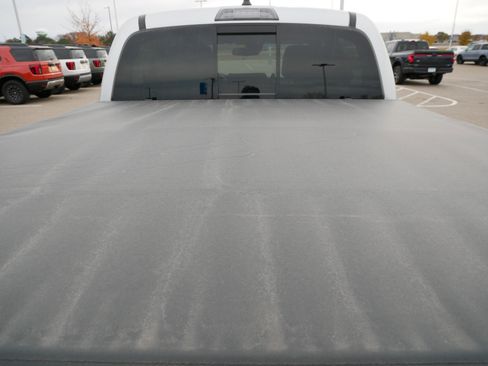 Used 2022 Toyota Tacoma TRD Off-Road image 18