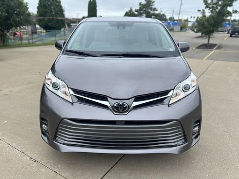 Used 2019 Toyota Sienna XLE image 9