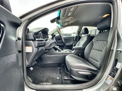 Used 2022 Kia Niro LXS image 2