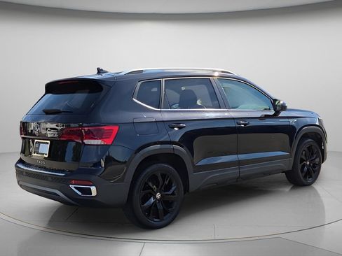 Used 2022 Volkswagen Taos SE FWD image 7