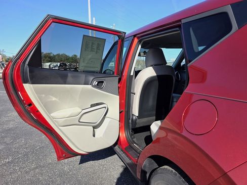 Used 2022 Kia Soul LX image 10