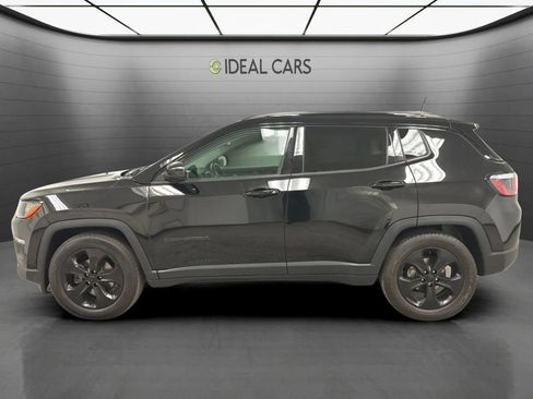 Used 2018 Jeep Compass Latitude w/ Popular Equipment Group FWD image 2