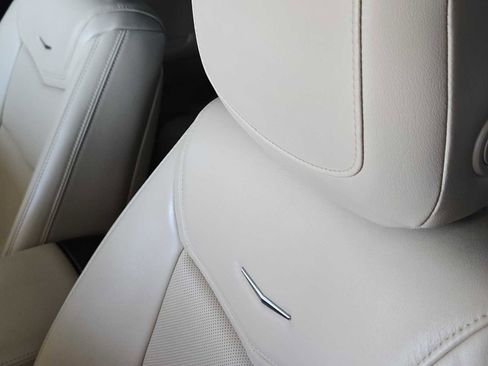 Used 2018 Cadillac XT5 Luxury w/ Driver Awareness Package image 16