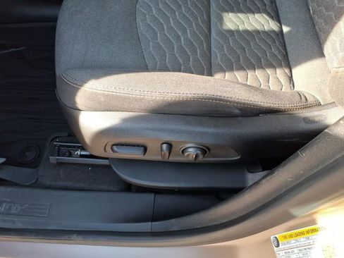 Used 2018 Chevrolet Equinox LT AWD/4WD image 18