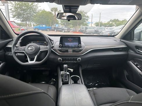Used 2023 Nissan Altima 2.5 SV FWD image 12