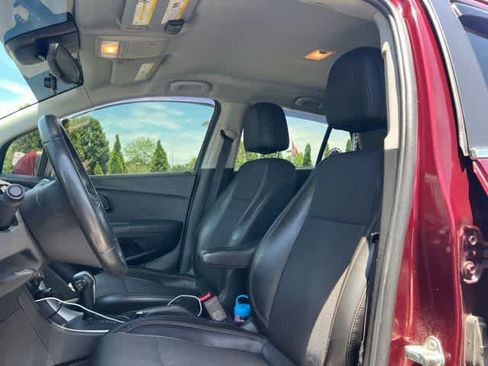 Used 2017 Chevrolet Trax LT w/ LT Convenience Package FWD image 7