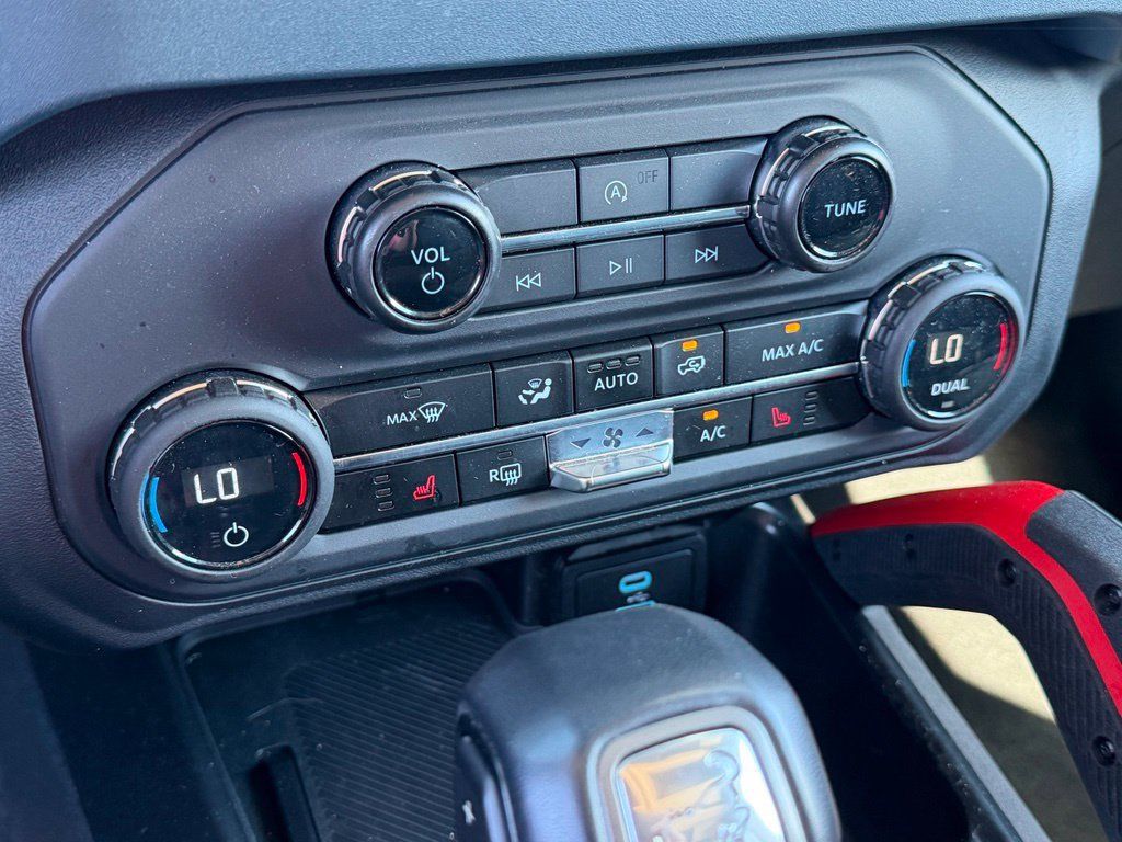 Used 2025 Ford Bronco Heritage Edition AWD/4WD image 25