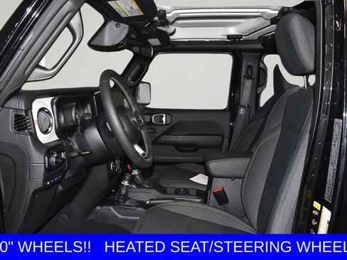 Used 2025 Jeep Wrangler Unlimited Sahara AWD/4WD image 26