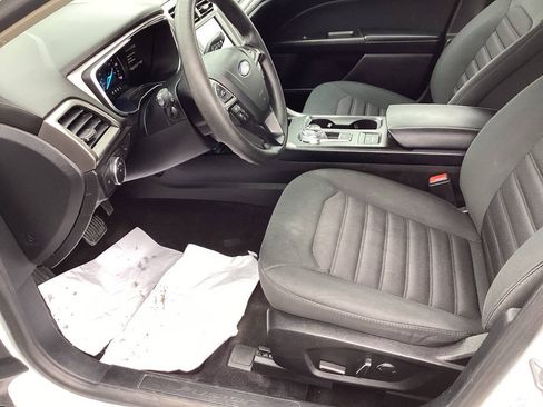 Used 2019 Ford Fusion SE FWD image 17