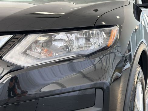 Used 2018 Nissan Rogue SV w/ Premium Package AWD/4WD image 11