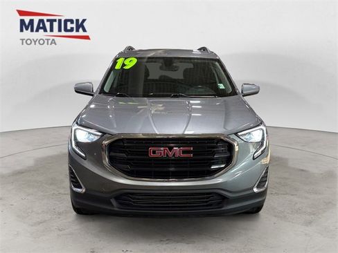 Used 2019 GMC Terrain SLE w/ Driver Convenience Package image 2