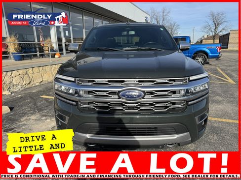 Used 2022 Ford Expedition Platinum image 12