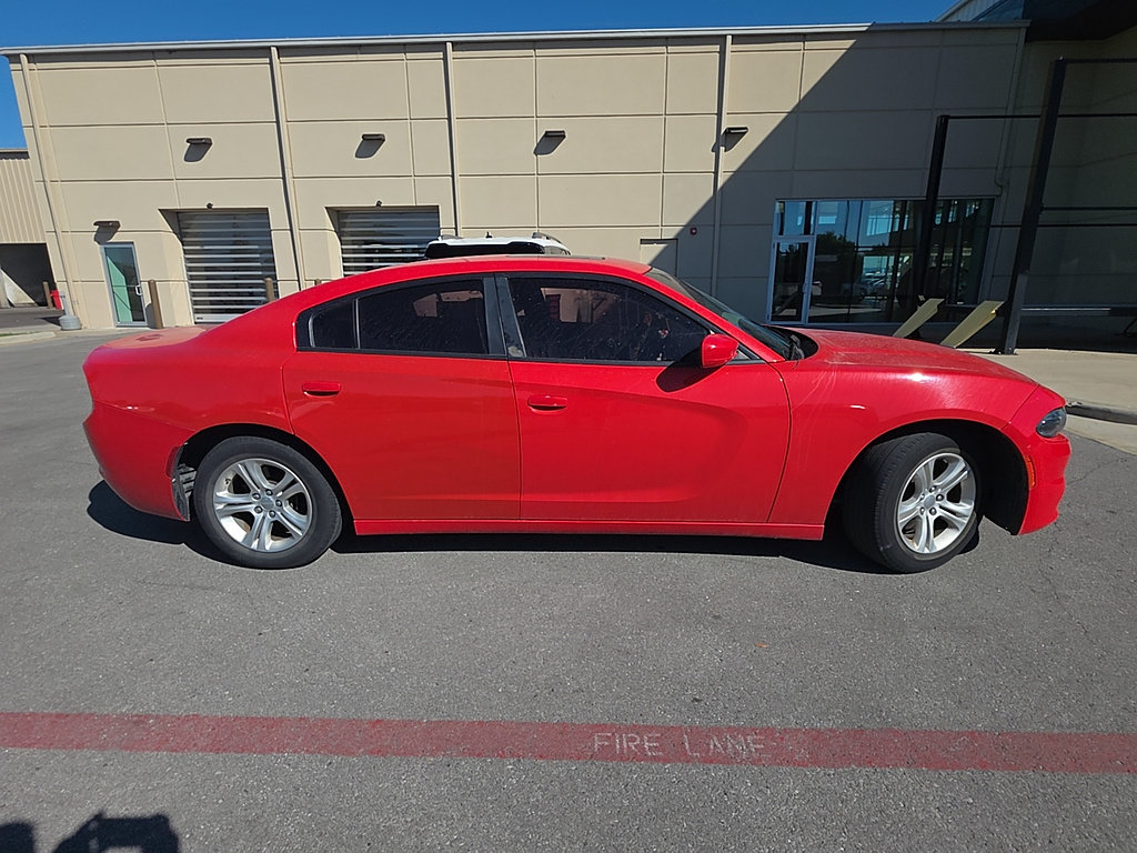 Used 2019 Dodge Charger SXT w/ Leather Interior Group RWD image 3
