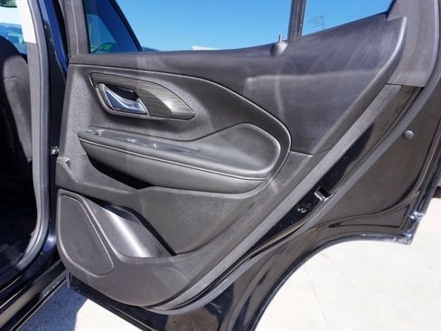 Used 2024 GMC Terrain SLE w/ Driver Convenience Package image 24