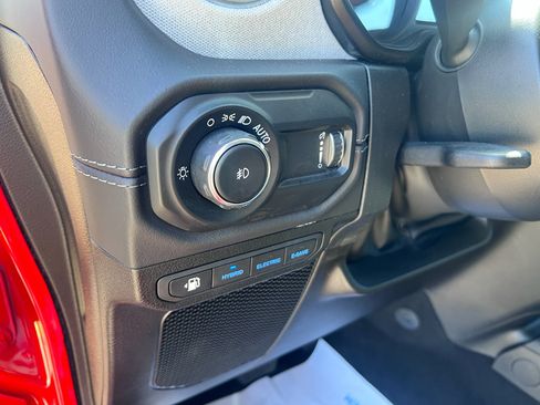 Certified 2025 Jeep Wrangler Unlimited Sahara AWD/4WD image 20