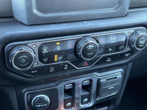 Used 2023 Jeep Wrangler Sport image 14