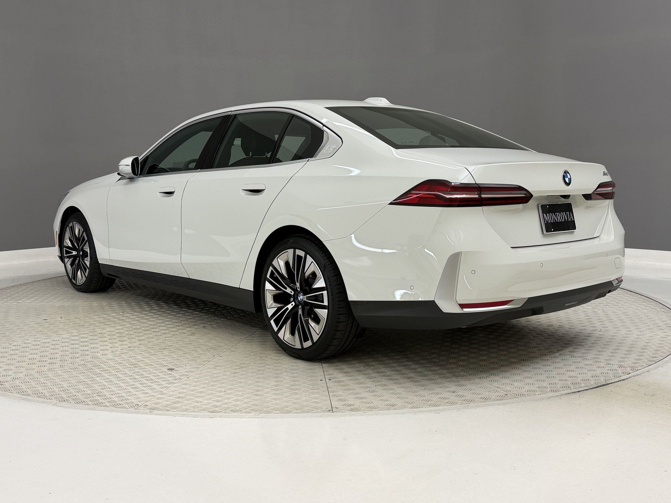 Used 2026 BMW 530i RWD image 3