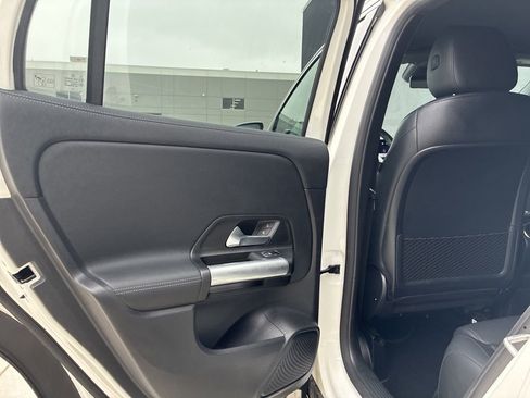 Used 2025 Mercedes-Benz GLA 250 4MATIC image 17