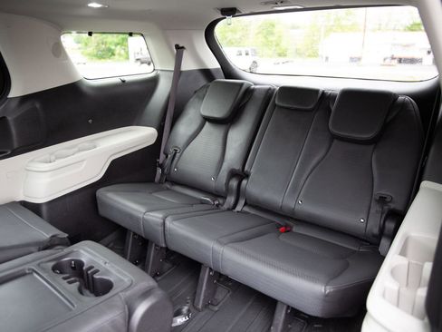 Used 2023 Kia Carnival SX Prestige FWD image 25