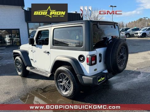 Used 2025 Jeep Wrangler Sport image 3
