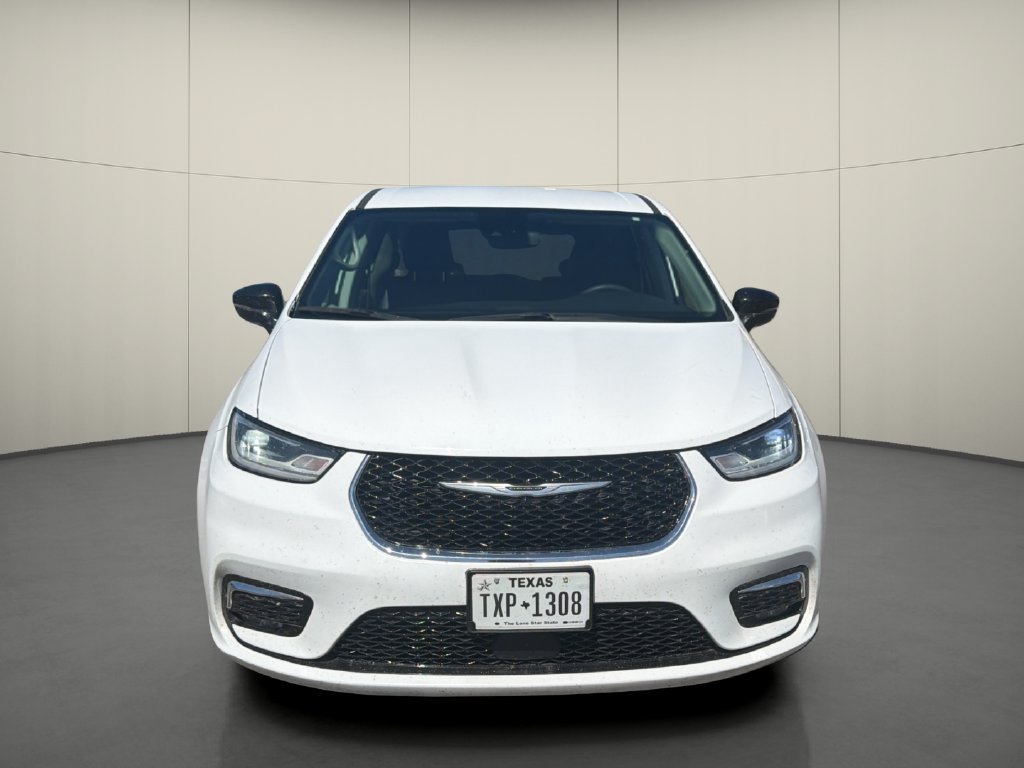 Used 2024 Chrysler Pacifica Touring-L FWD image 2