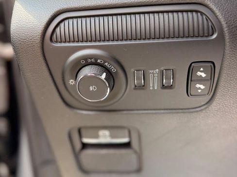 Used 2024 Jeep Wagoneer Series III AWD/4WD image 29