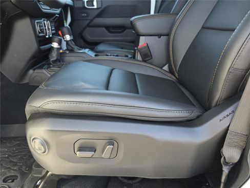 New 2026 Jeep Wrangler Unlimited Sahara AWD/4WD image 17