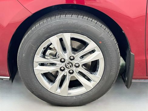 New 2026 Toyota Sienna Limited AWD/4WD image 32