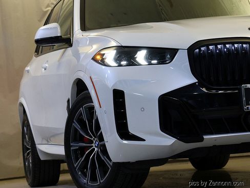 Certified 2025 BMW X5 xDrive40i w/ M Sport Package AWD/4WD image 4