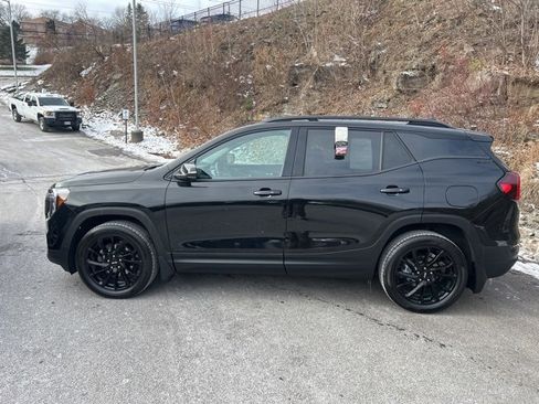 Used 2024 GMC Terrain SLT w/ Elevation Edition image 18