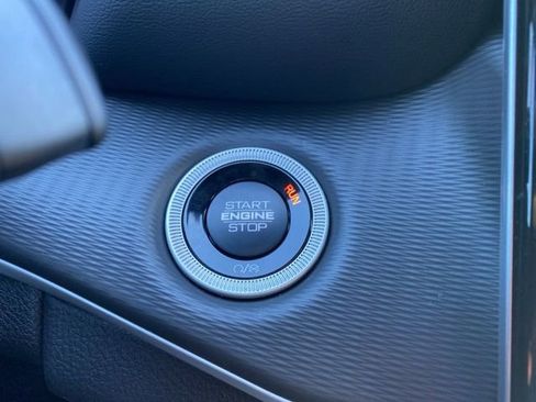 New 2025 Jeep Grand Cherokee Altitude image 21