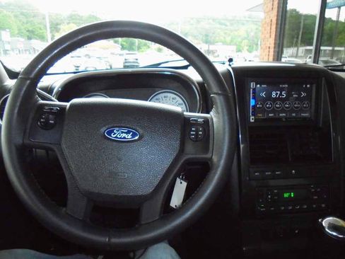 Used 2008 Ford Explorer Sport Trac Limited RWD image 6
