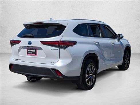Used 2023 Toyota Highlander XLE image 5
