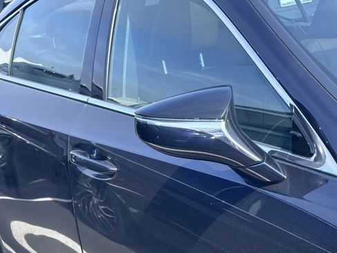 Used 2025 Lexus ES 300h w/ Premium Package image 2