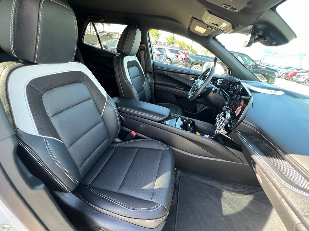 Used 2024 Chevrolet Blazer EV LT AWD/4WD image 28