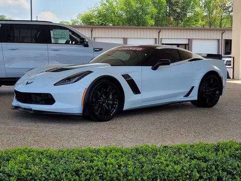 Used 2016 Chevrolet Corvette Z06 w/ 3LZ Preferred Equipment Group image 3