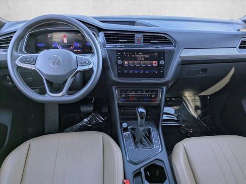 Used 2023 Volkswagen Tiguan SE image 17