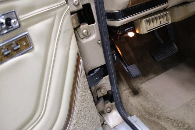 Used 1989 Jeep Grand Wagoneer AWD/4WD image 46