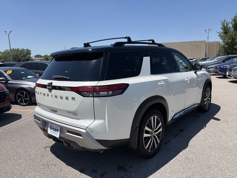 Used 2022 Nissan Pathfinder Platinum w/ Cargo Package AWD/4WD image 6