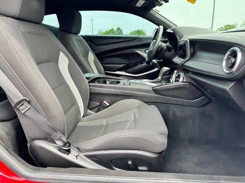 Used 2018 Chevrolet Camaro SS RWD image 10