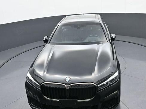 Used 2022 BMW 740i xDrive w/ M Sport Package image 32